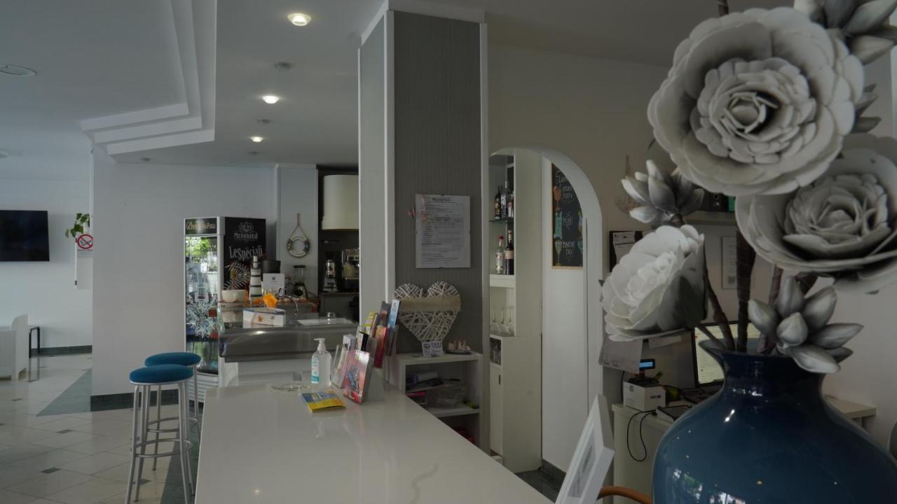 Lively Hotel Bellaria-Igea Marina Extérieur photo