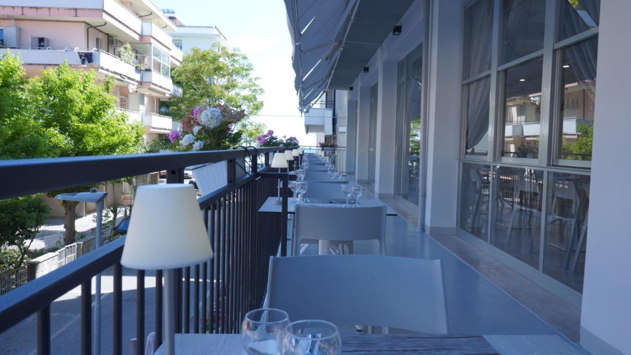 Lively Hotel Bellaria-Igea Marina Extérieur photo