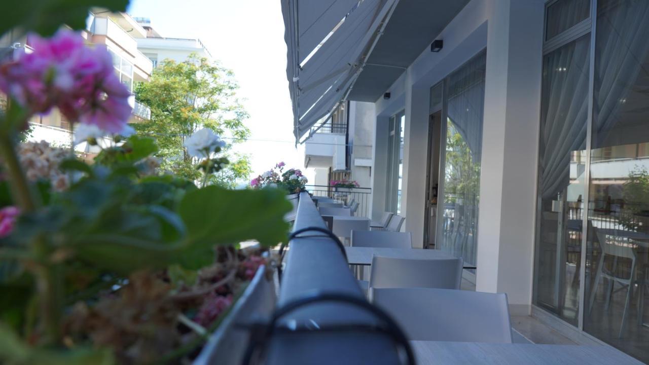 Lively Hotel Bellaria-Igea Marina Extérieur photo